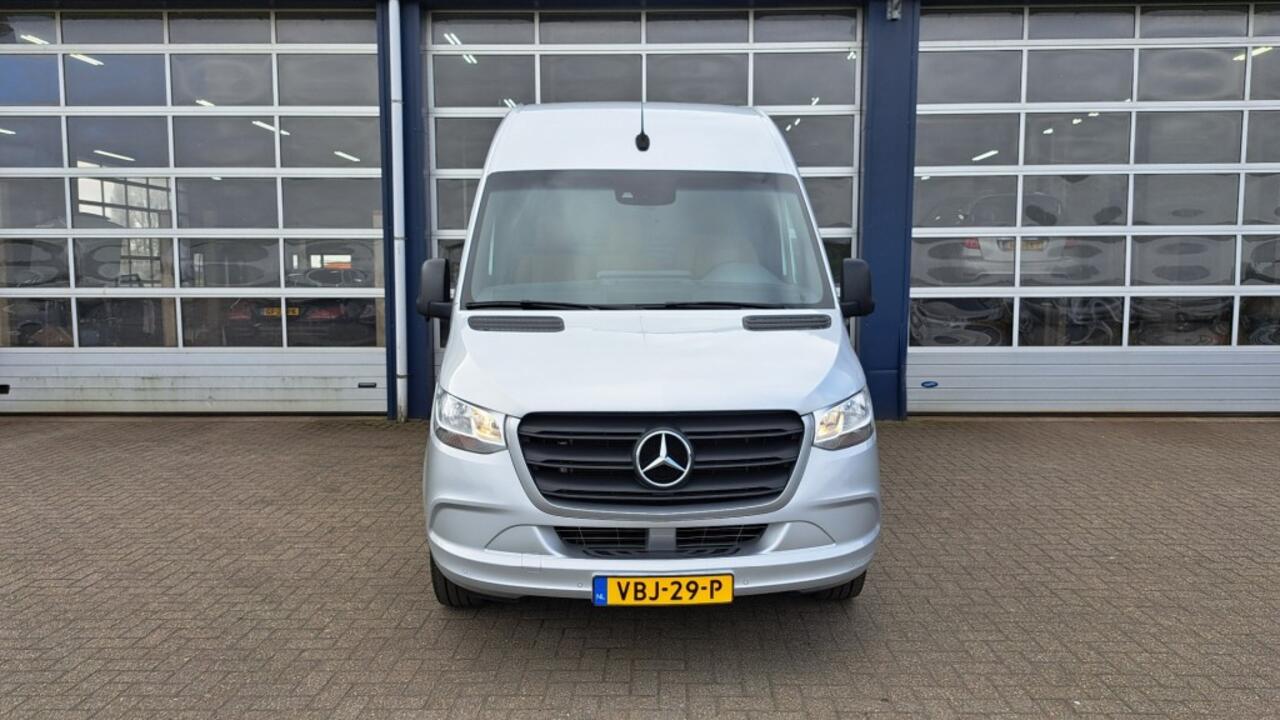 Mercedes-Benz SPRINTER 319CDI 3.0V6 190PK L2H2 / M-Bux / 3.500kg Trekhaak / Leer / Dis