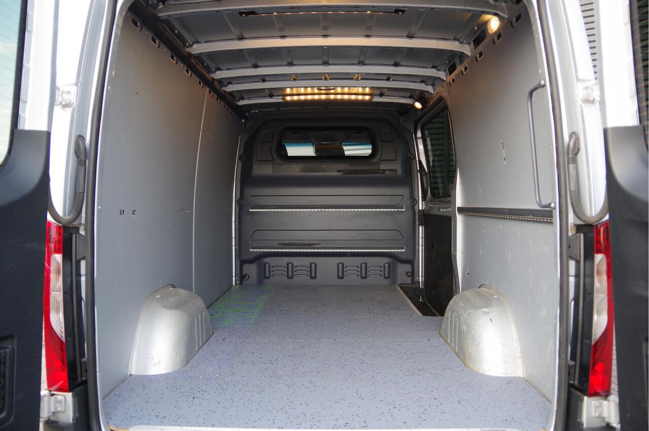 Mercedes-Benz SPRINTER 317 1.9 L2H1 AUT. LED, 3.5T TREKHAAK, STANDKACHEL, CAMERA, NAVI, CRUISE, CLIMA