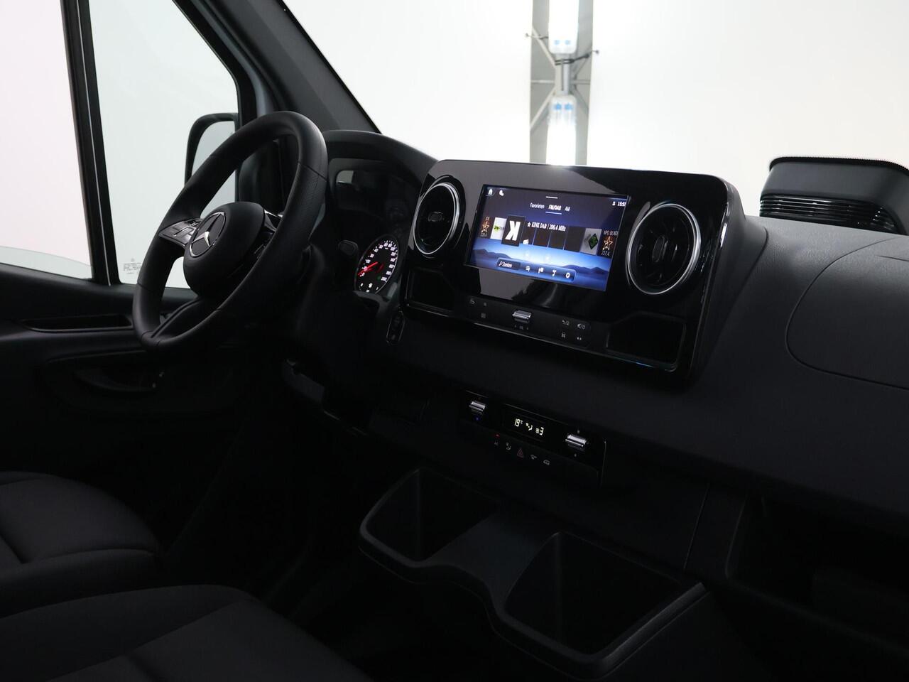 Mercedes-Benz SPRINTER 315 CDI Open Laadbak L3 RWD PRO | 3500 KG Trekhaak | Smartphone integratie pakket | 10.25" MBUX Systeem |