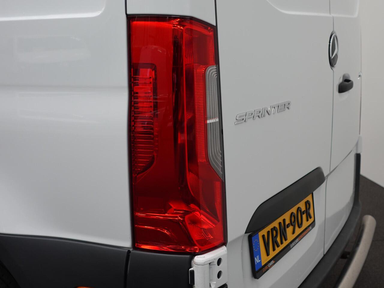 Mercedes-Benz SPRINTER L2H2 Automaat Airco Cruise control Navigatie Side bars