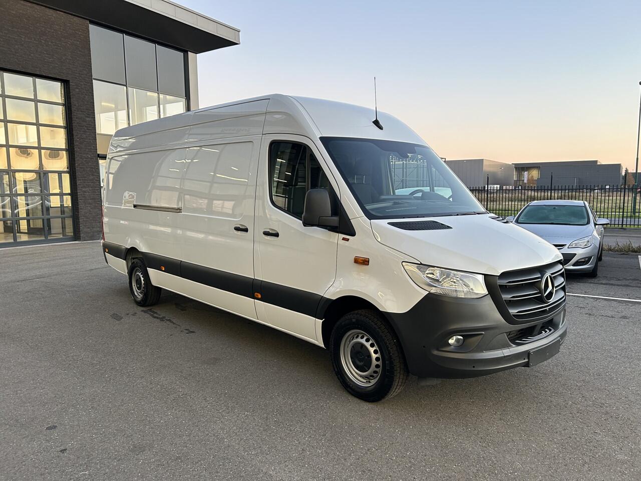 Mercedes-Benz SPRINTER 317 CDI L3 H2 MBUX / 360 Camera / Geveerde stoel / Navigatie / Cruise control / Airco / 270 Graden achterdeuren