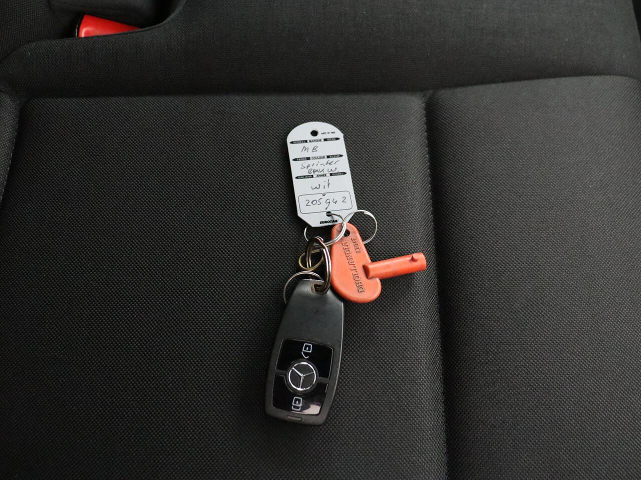 Mercedes-Benz SPRINTER 515CDI 9G-Tronic Automaat Bakwagen+Laadklep | Airco | Cruise | Dakspoiler | 3-persoons