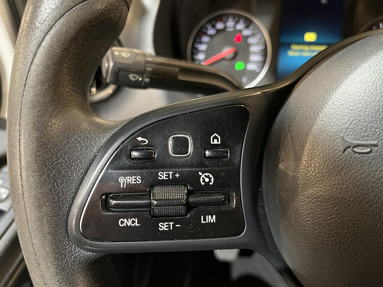 Mercedes-Benz SPRINTER 317 CDI L2H2 RWD / Euro 6 / LED / Airco / Cruise Control / Camera / Trekhaak / CarPlay