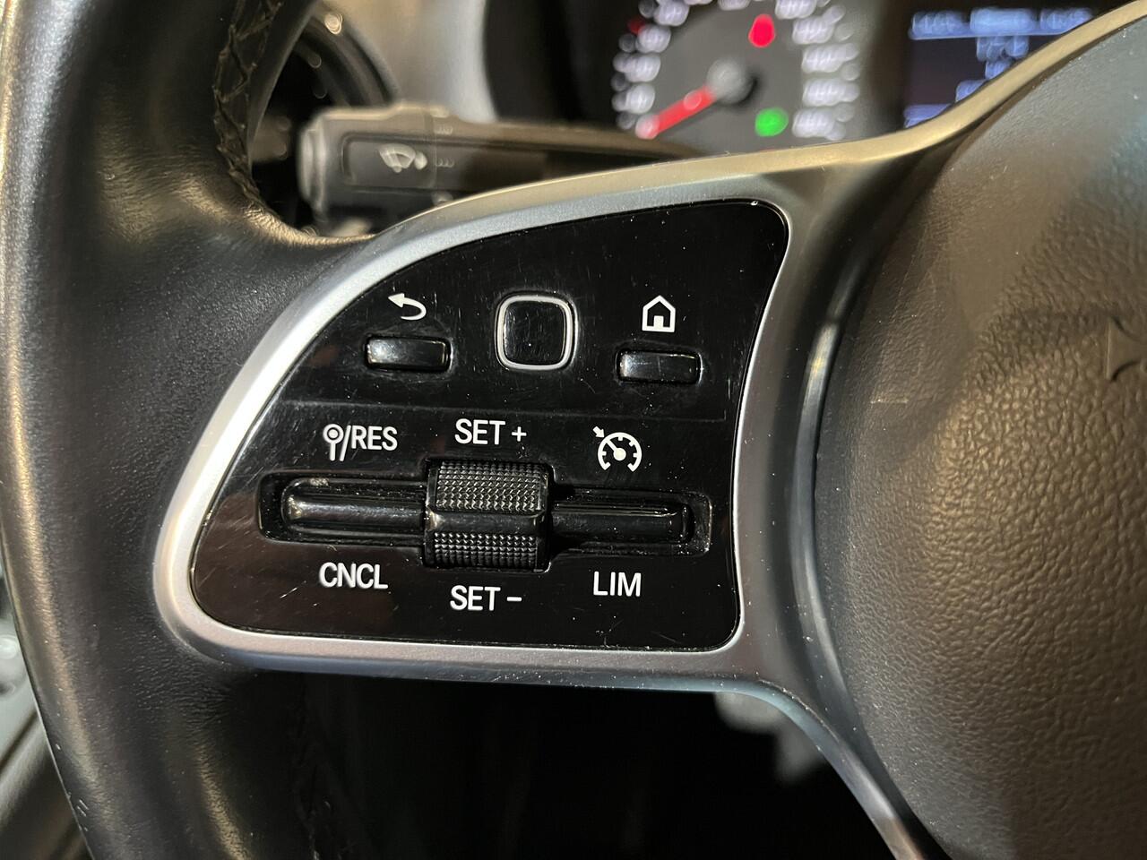 Mercedes-Benz SPRINTER 317 CDI L2 RWD DC Dubbel Cabine Open Laadbak / Euro 6 / Trekhaak 3500 KG / LED / Airco / Cruise Control / CarPlay / DC 6 Pers. / 82.000 KM !!