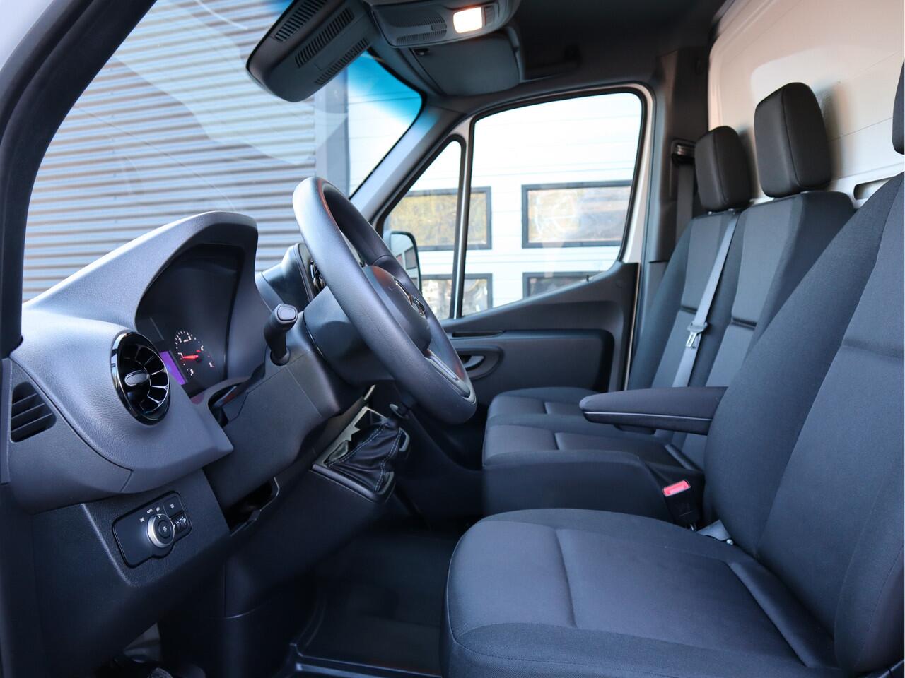 Mercedes-Benz SPRINTER 515 CDI Euro 6 Bakwagen Laadklep Zijdeur - MBUX - Clima