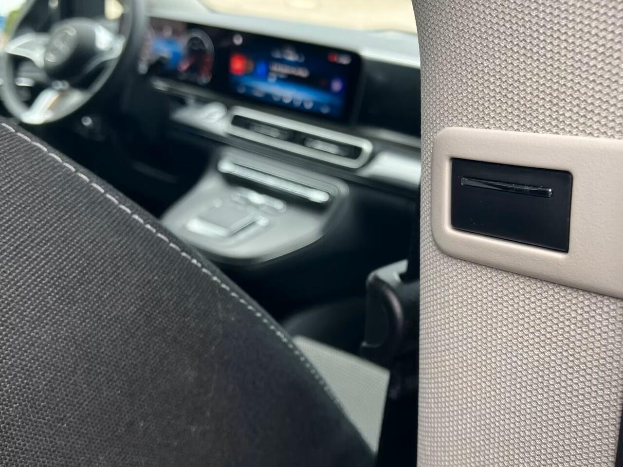 Mercedes-Benz V-KLASSE 250d L2 Style Nieuw Model 7 Personen WIDESCREEN COCKPIT DISTRONIC EL. SCHUIFDEUREN TREKHAAK LED CAMERA