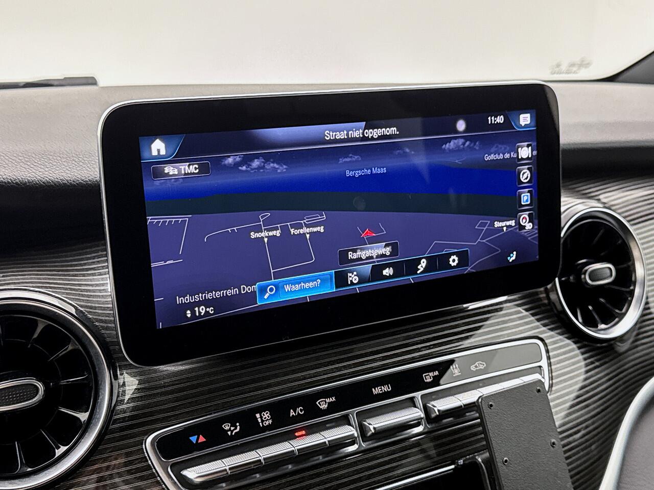 Mercedes-Benz V-KLASSE 250d Extra Lang DC Leder Dubbele cabine Elektrische schuifdeuren 19" inch AMG Camera