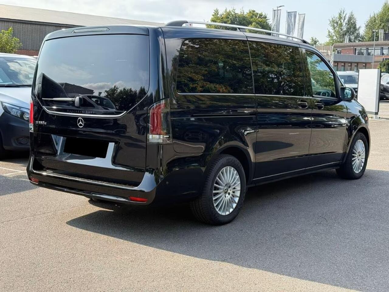 Mercedes-Benz V-KLASSE 250d L2 Style 8 Personen Nieuw Model WIDESCREEN COCKPIT DISTRONIC EL. SCHUIFDEUREN TREKHAAK LED CAMERA