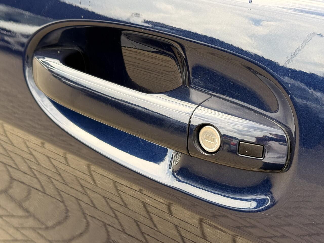 Mercedes-Benz V-KLASSE 300d Lang DC | AMG | Burmester | 360 Camera | Leder | Stoelverwarming | EL. Schuifdeuren