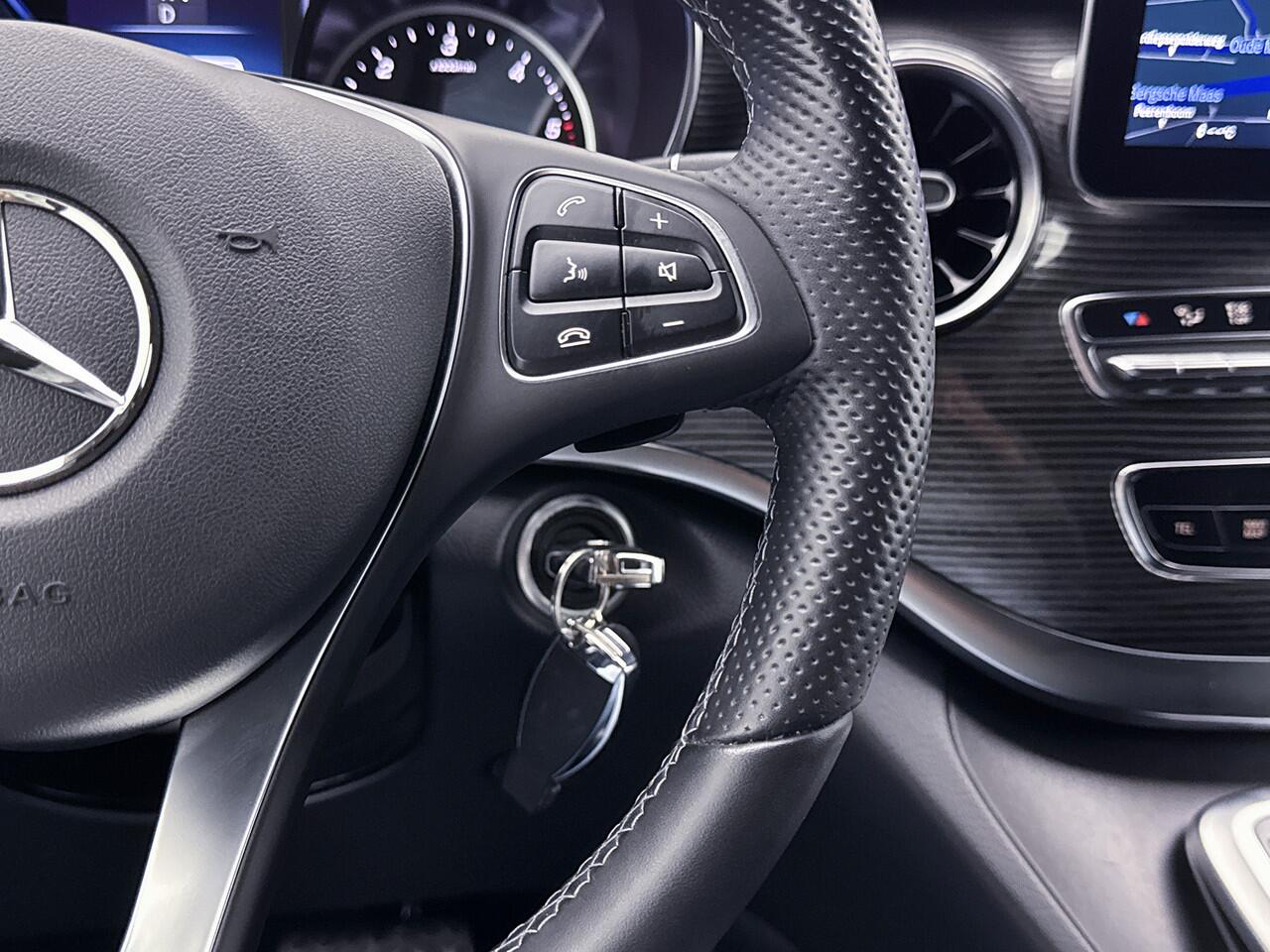 Mercedes-Benz V-KLASSE 300d Lang Dubbele Cabine AMG Avantgarde Edition DC Trekhaak 360 Graden Camera Elektrische Schuifdeuren