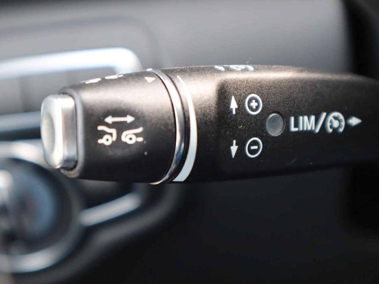 Mercedes-Benz V-KLASSE 300d XL DUBBELE CABINE AVANT. AMG