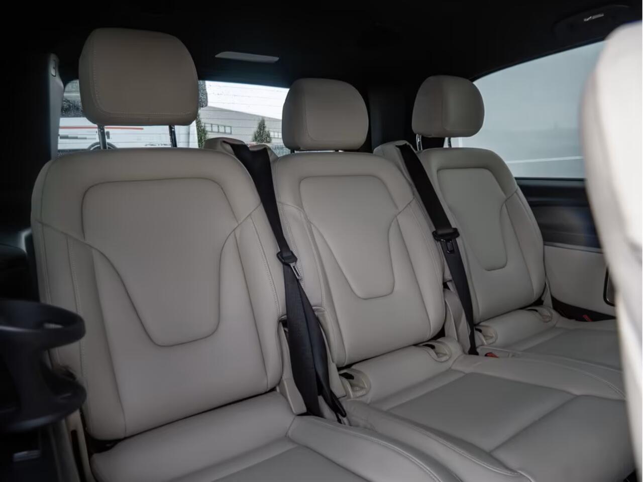 Mercedes-Benz V-KLASSE 250d L2 Avantgarde Nieuw Model 7-zitter Airmatic Stoelkoeling Distronic Trekhaak Burmester 360 Camera Stuurverwarming LED 18 Inch