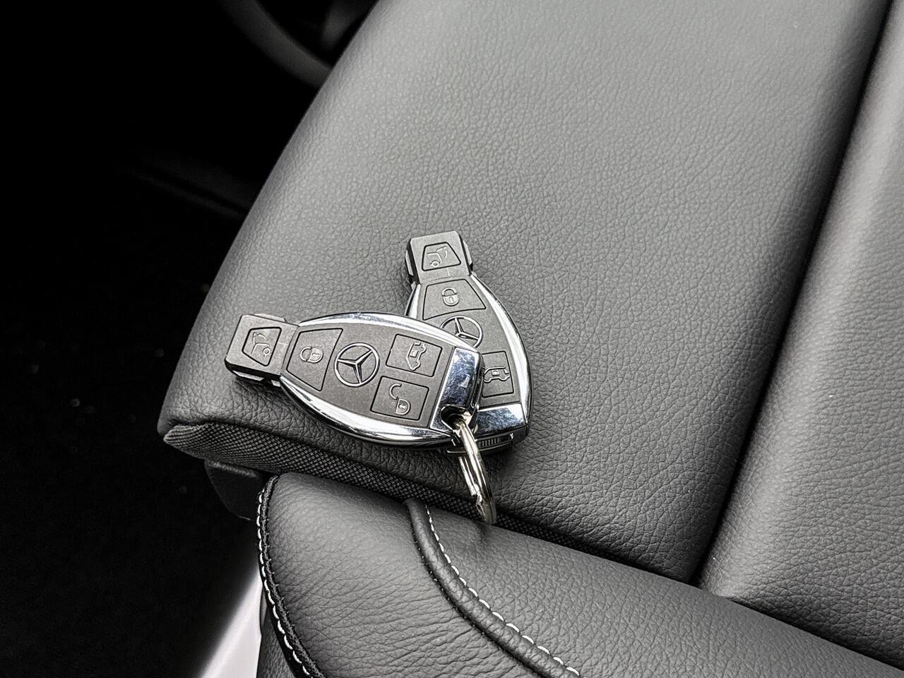 Mercedes-Benz V-KLASSE 250d L2 Avantgarde AMG DC Elektrische schuifdeuren Dubbele Cabine Night pakket Leder