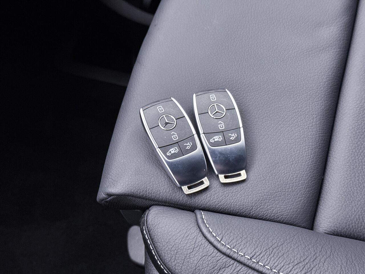 Mercedes-Benz V-KLASSE 300d 4-MATIC Extra Lang AMG Avantgarde BPM-Vrij Dubbele Cabine 360 Graden Camera Elektrische Schuifdeuren Multibeam LED Adaptieve Cruise Control