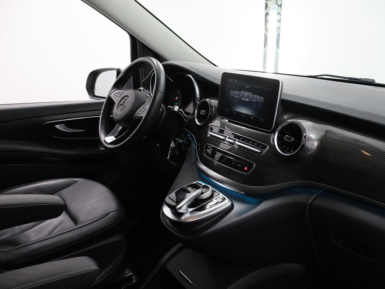 Mercedes-Benz V-KLASSE 300d | Lang L2 | Dubbele Cabine | Avantgarde | Navigatie | Parkeercamera | Cruise Control | Climate Control | Lederen bekleding | Schuifdeuren Elektrisch | Certified