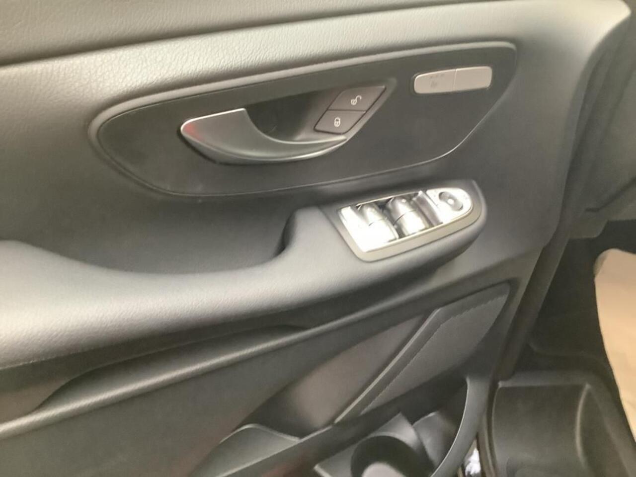 Mercedes-Benz V-KLASSE 250d Lang Edition LED NAVI Trekhaak 2 SCHUIFDEUREN CAMERA STOELVERWARMING