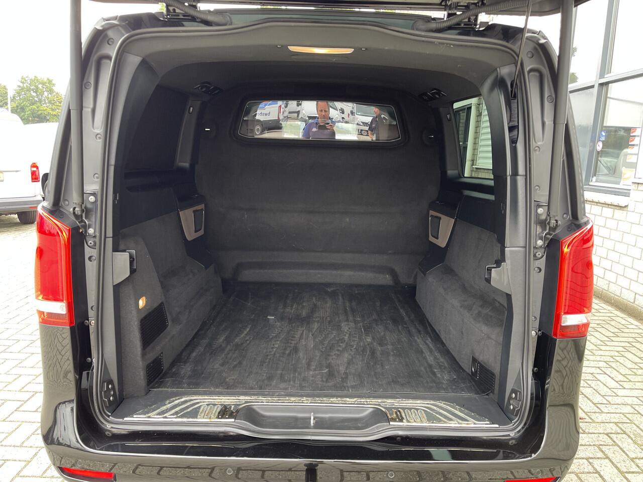 Mercedes-Benz V-KLASSE 300d 237pk Extra Lang DC 5 persoons Avantgarde Edition / vaste prijs rijklaar ¤ 49.950 ex btw / lease vanaf ¤ 864 / AMG / burmester / leer / camera / originele Nedelandse bus !