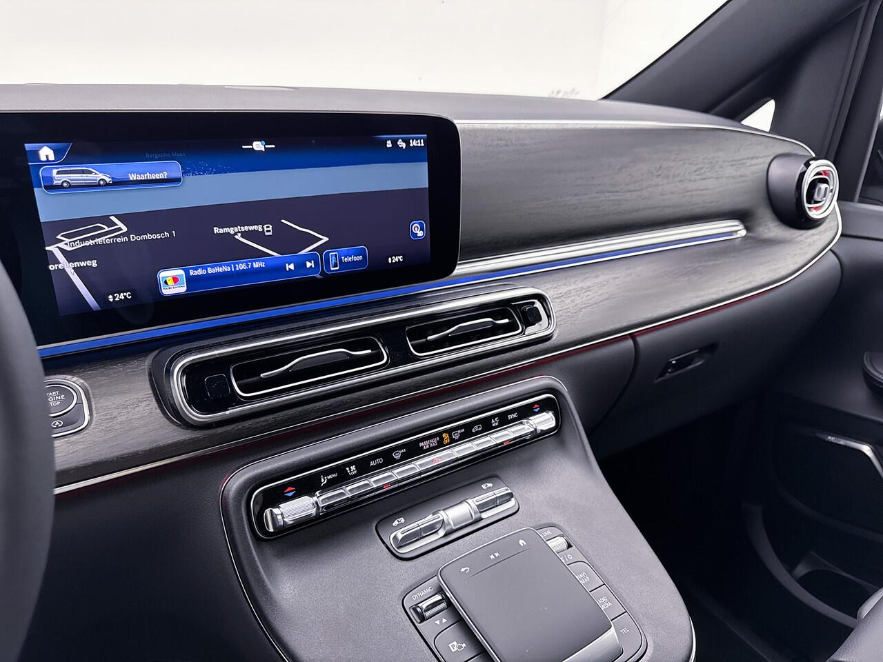 Mercedes-Benz V-KLASSE 300d Lang AMG Avantgarde Dubbele Cabine Burmester Audio Afneembare trekhaak Elektrische Schuifdeuren Leder 360 Graden Camera