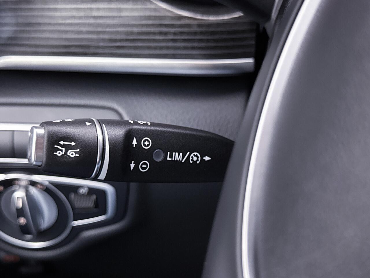 Mercedes-Benz V-KLASSE 300d Lang Dubbele Cabine AMG Avantgarde Edition DC Trekhaak 360 Graden Camera Elektrische Schuifdeuren