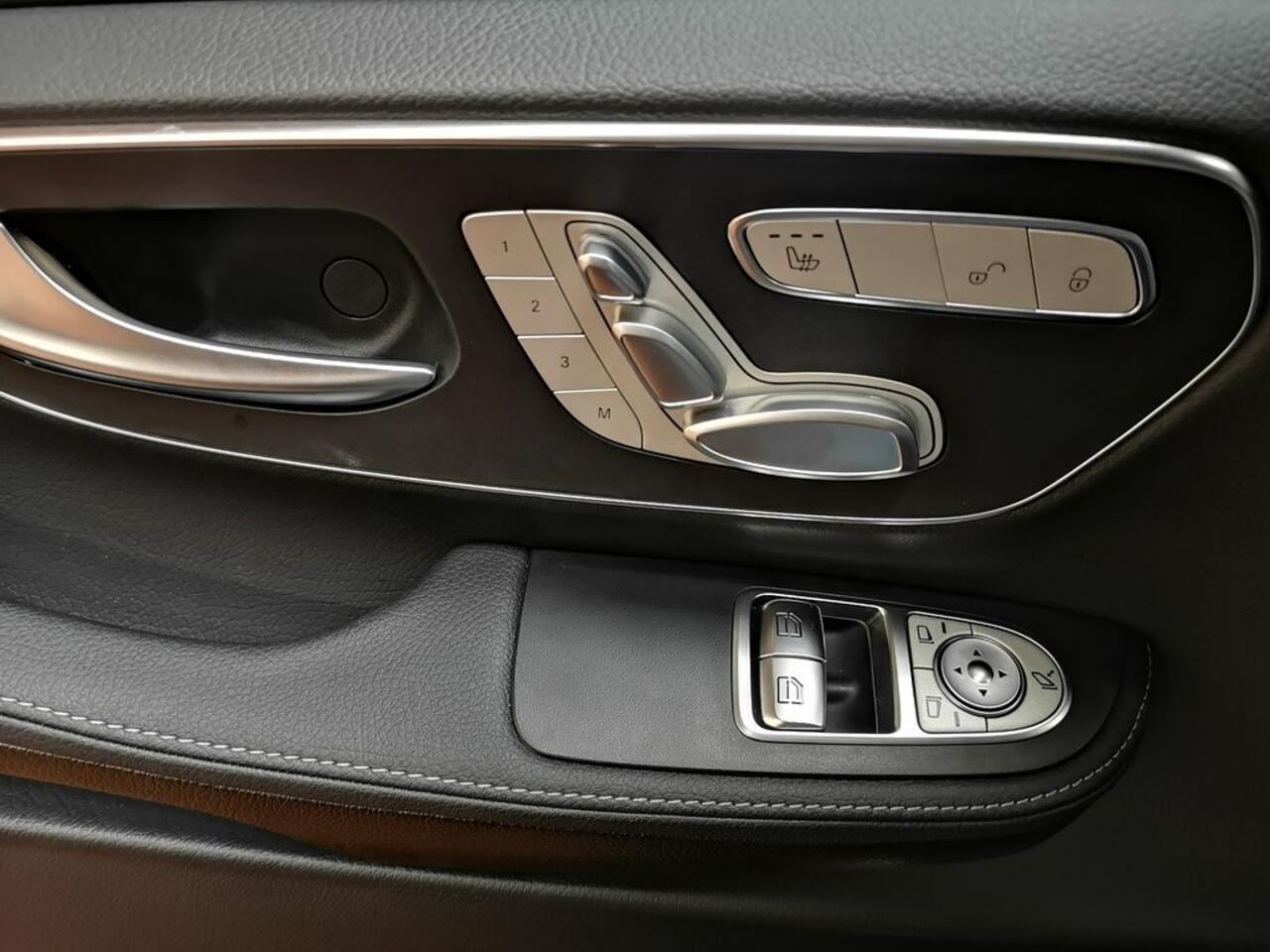 Mercedes-Benz V-KLASSE 250d L3 AMG Line 8-Zitter 99.950 EX BTW EL. Schuifdeuren Memory Leder Distronic Night Pakket