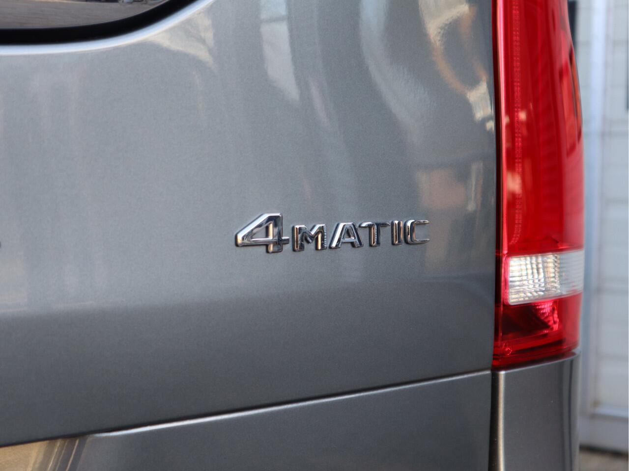 Mercedes-Benz V-KLASSE 300d L3 4-MATIC Extra Lang DC 5 Pers - AMG - Trekhaak - ACC