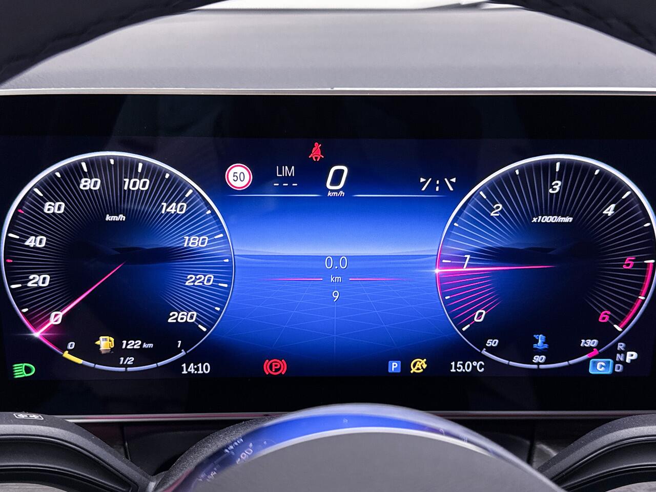 Mercedes-Benz V-KLASSE 300d Lang AMG Avantgarde Dubbele Cabine Burmester Audio Afneembare trekhaak Elektrische Schuifdeuren Leder 360 Graden Camera