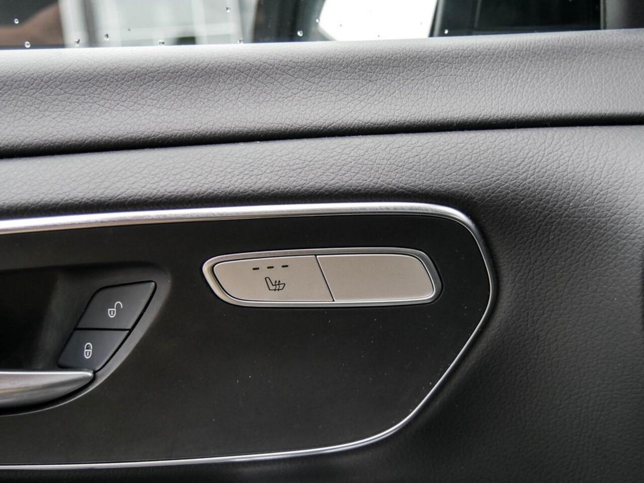 Mercedes-Benz V-KLASSE 250d Lang Avantgarde Grijs Kenteken Panoramadak Leder Trekhaak Burmester 360 Camera 18 Inch