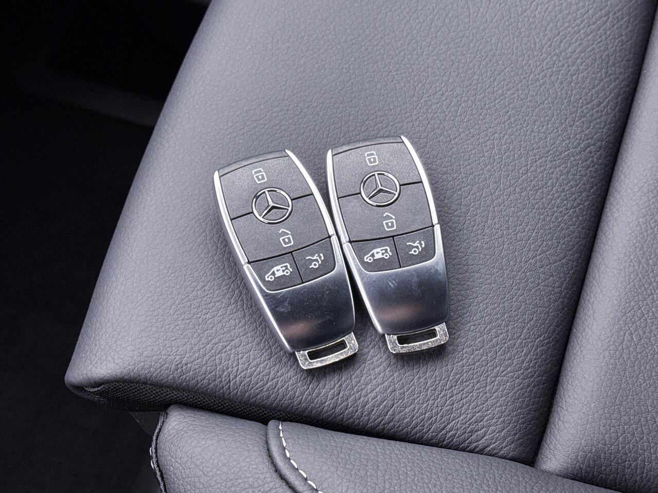 Mercedes-Benz V-KLASSE 300d 4-MATIC Extra Lang AMG Avantgarde BPM-Vrij Dubbele Cabine Elektrische Schuifdeuren 360 Graden Camera Adaptieve Cruise Control