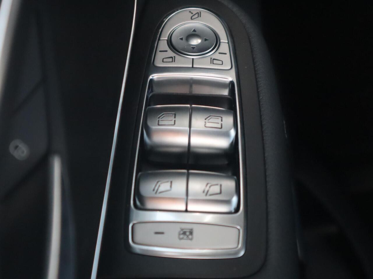 Mercedes-Benz V-KLASSE 300d XL DUBBELE CABINE AVANT. AMG