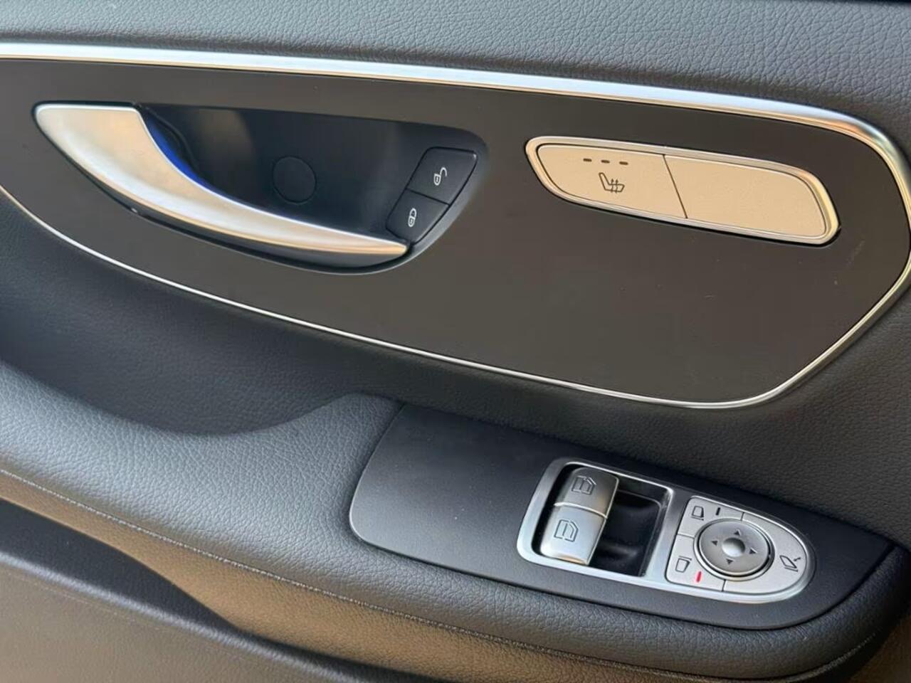 Mercedes-Benz V-KLASSE 250d L2 Style 8 Personen Nieuw Model WIDESCREEN COCKPIT DISTRONIC EL. SCHUIFDEUREN TREKHAAK LED CAMERA