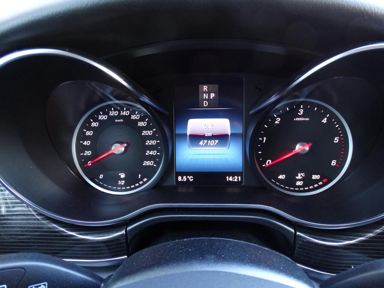 Mercedes-Benz V-KLASSE 300d Extra Lang Avantgarde Edition | prijs excl. BTW / incl. BPM ( ¤ 19.211,- ) | 8-persoons | Elektrische zijschuifdeuren