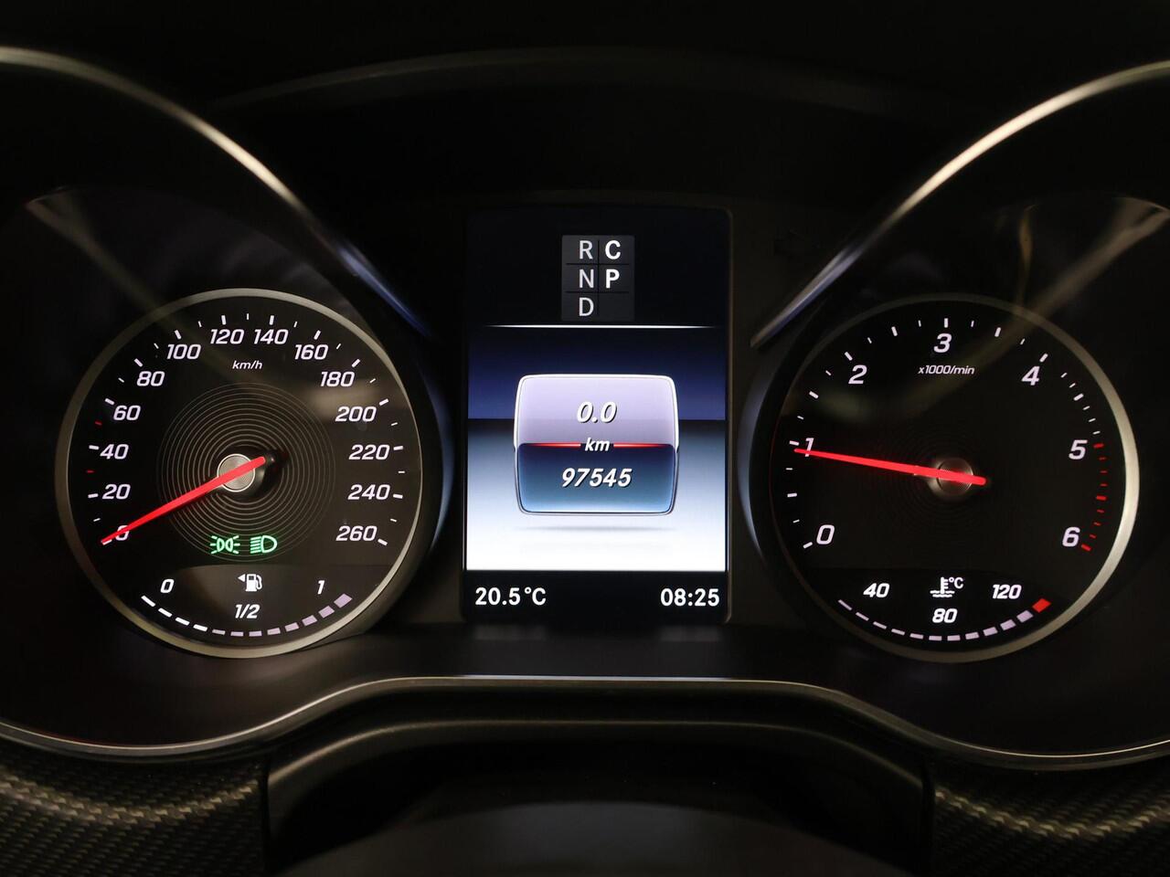 Mercedes-Benz V-KLASSE 300d | L2 DUBBEL CABINE | AUT. | AVANTGARDE | AMG | DISTRONIC PLUS | STOELVERWARMING/VERKOELING | NAVIGATIE | SPIEGEL PAKKET | 360 PARKEERPAKKET | LEDER | TREKHAAK | LED LAMPEN | DEALER ONDERHOUDEN