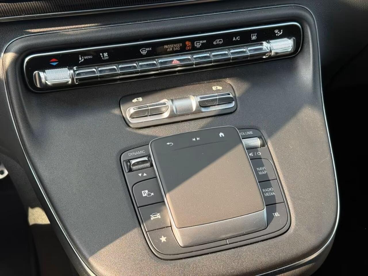 Mercedes-Benz V-KLASSE 250d L2 Style 8 Personen Nieuw Model WIDESCREEN COCKPIT DISTRONIC EL. SCHUIFDEUREN TREKHAAK LED CAMERA