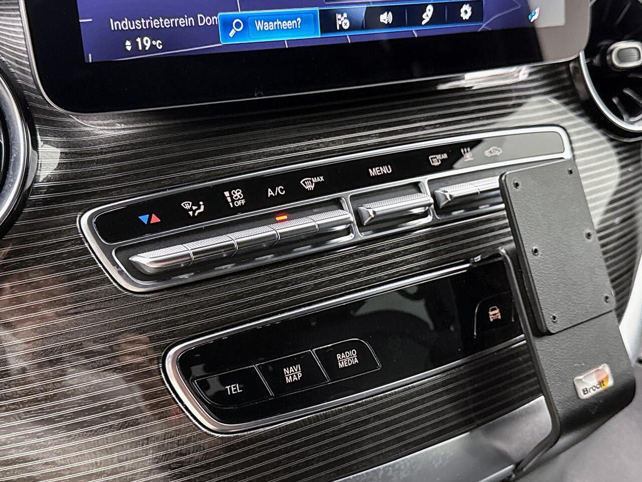 Mercedes-Benz V-KLASSE 250d Extra Lang DC Leder Dubbele cabine Elektrische schuifdeuren 19" inch AMG Camera