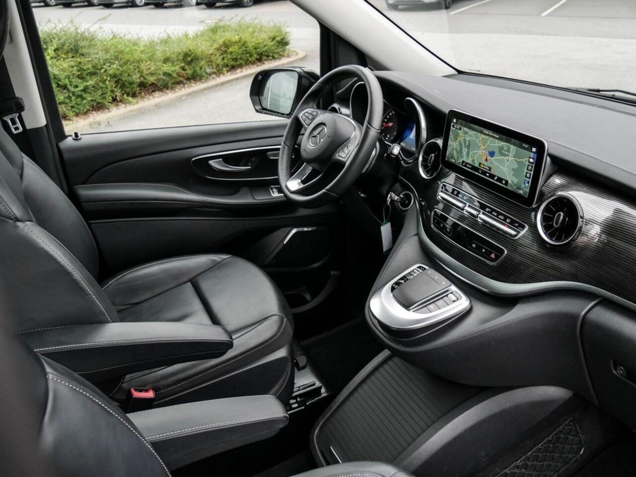 Mercedes-Benz V-KLASSE 250d Lang Avantgarde Grijs Kenteken Panoramadak Leder Trekhaak Burmester 360 Camera 18 Inch