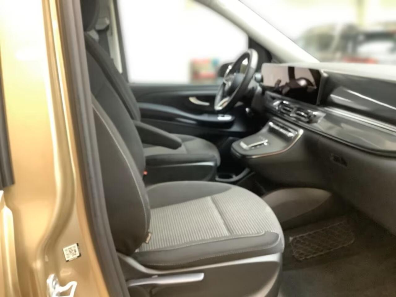 Mercedes-Benz V-KLASSE 220d L2 Grijs Kenteken Nieuw Model Distronic Trekhaak Camera Stoelverwarming Stuurverwarming