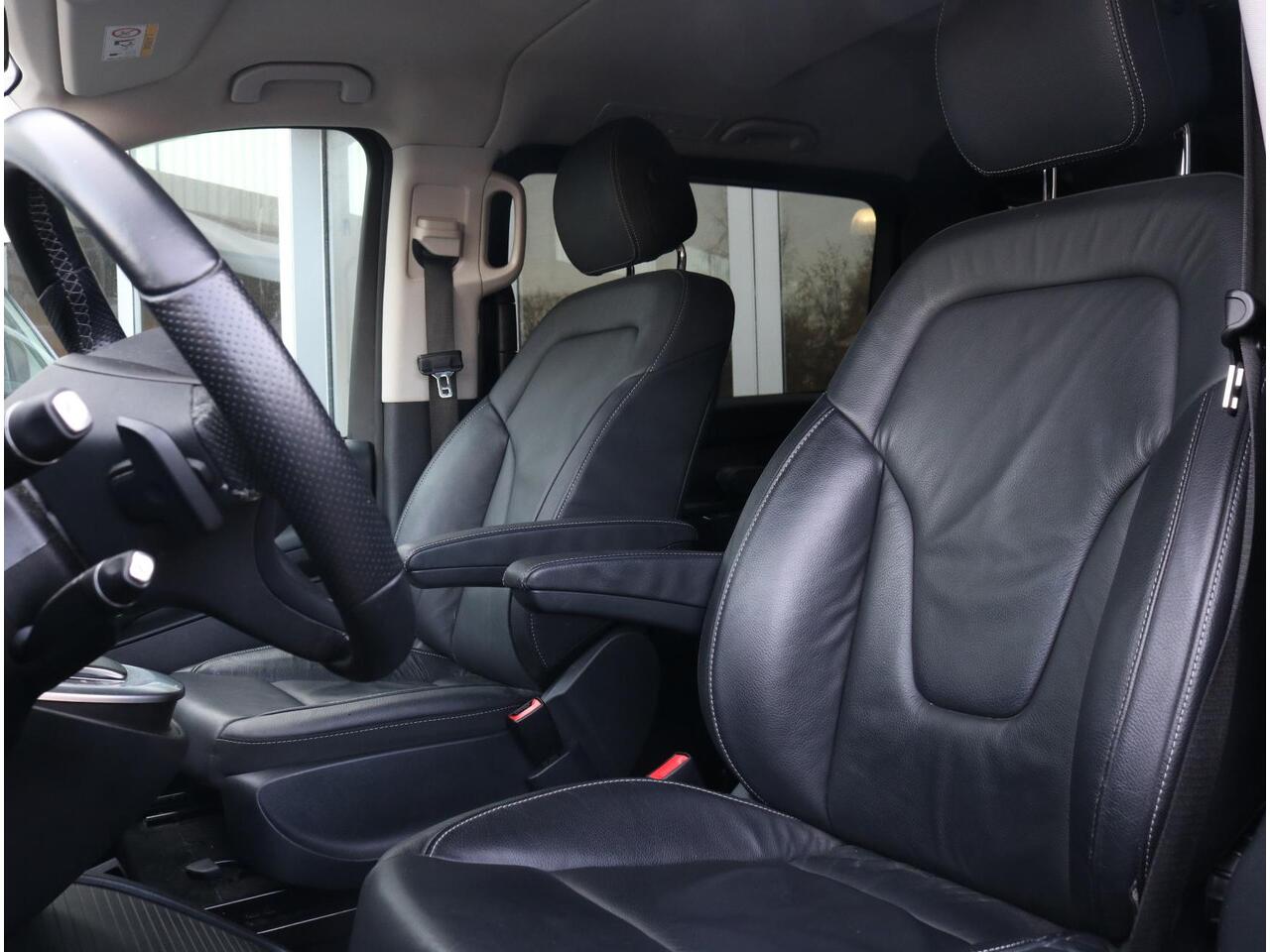 Mercedes-Benz V-KLASSE 300d Extra Lang DC | Distronic | Leer | Burmester