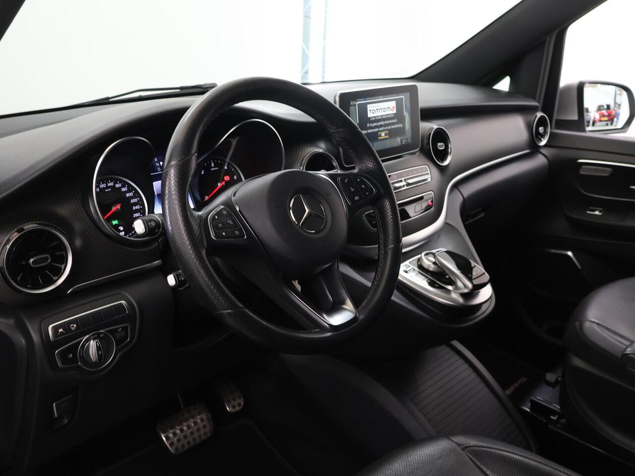 Mercedes-Benz V-KLASSE 300d | L2 DUBBEL CABINE | AUT. | AVANTGARDE | AMG | DISTRONIC PLUS | STOELVERWARMING/VERKOELING | NAVIGATIE | SPIEGEL PAKKET | 360 PARKEERPAKKET | LEDER | TREKHAAK | LED LAMPEN | DEALER ONDERHOUDEN