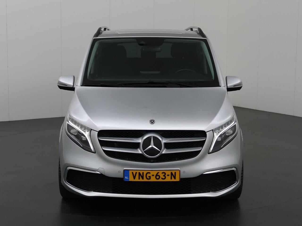 Mercedes-Benz V-KLASSE 300d | Lang L2 | Dubbele Cabine | Avantgarde | Navigatie | Parkeercamera | Cruise Control | Climate Control | Lederen bekleding | Schuifdeuren Elektrisch | Certified