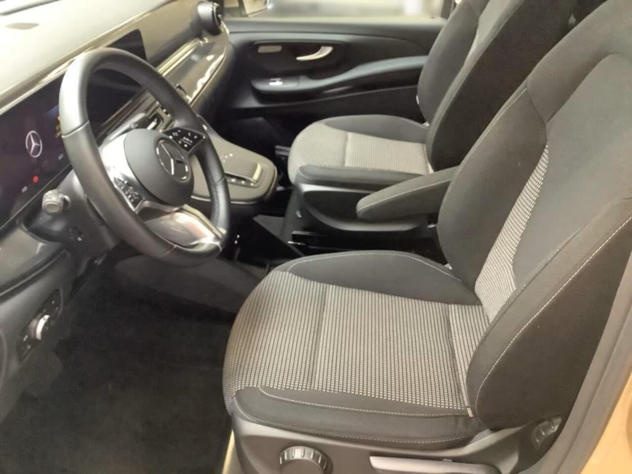 Mercedes-Benz V-KLASSE 220d L2 Grijs Kenteken Nieuw Model Distronic Trekhaak Camera Stoelverwarming Stuurverwarming