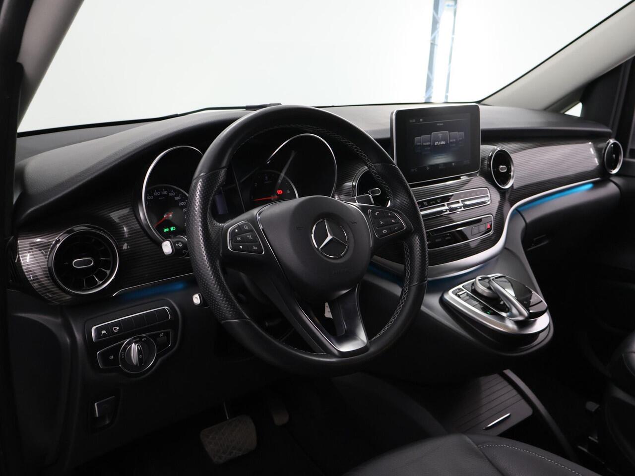 Mercedes-Benz V-KLASSE 300d | Lang L2 | Dubbele Cabine | Avantgarde | Navigatie | Parkeercamera | Cruise Control | Climate Control | Lederen bekleding | Schuifdeuren Elektrisch | Certified