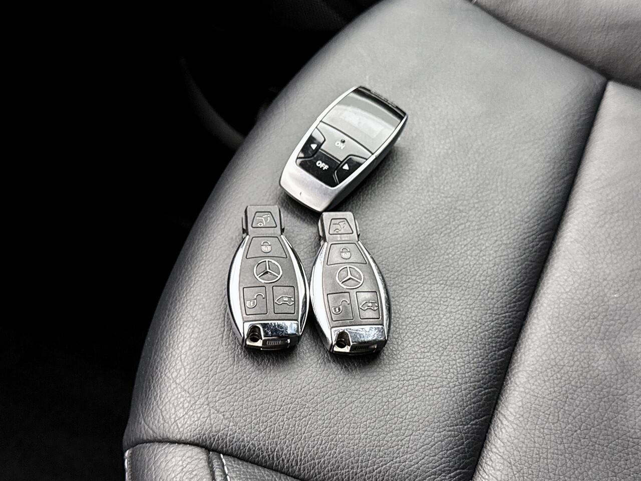 Mercedes-Benz V-KLASSE 250d Extra Lang DC Leder Dubbele cabine Elektrische schuifdeuren 19" inch AMG Camera