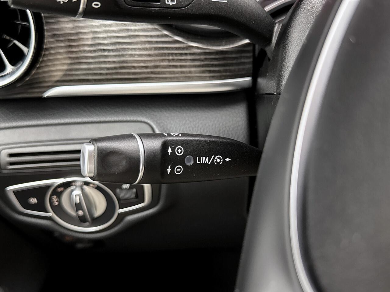 Mercedes-Benz V-KLASSE 250d Extra Lang DC Leder Dubbele cabine Elektrische schuifdeuren 19" inch AMG Camera