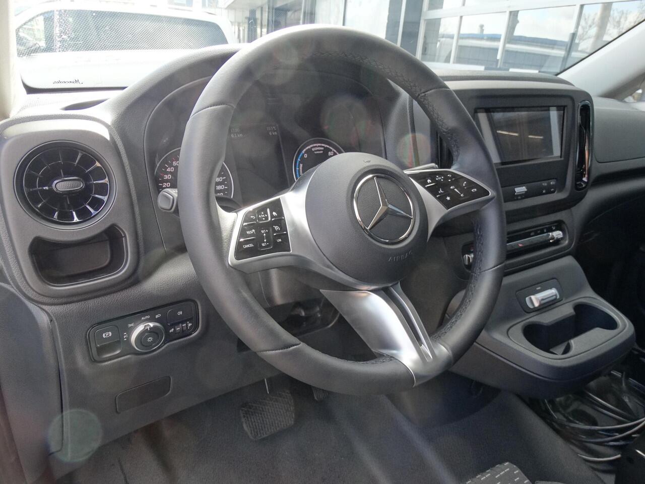 Mercedes-Benz VITO eVito 112 L3 60 kWh Mercedes-Benz eVito eVito 112 L3 66 kWh