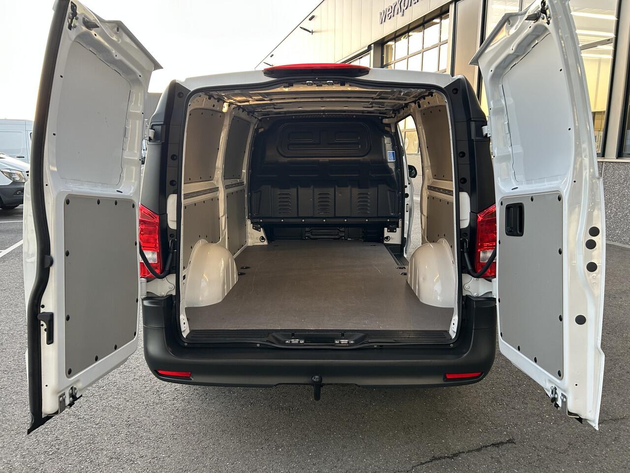 Mercedes-Benz VITO 116 CDI L3 Pro 2500KG Trekhaak / MBUX / Camera / Navigatie / Cruise control / Airco / Achterdeuren