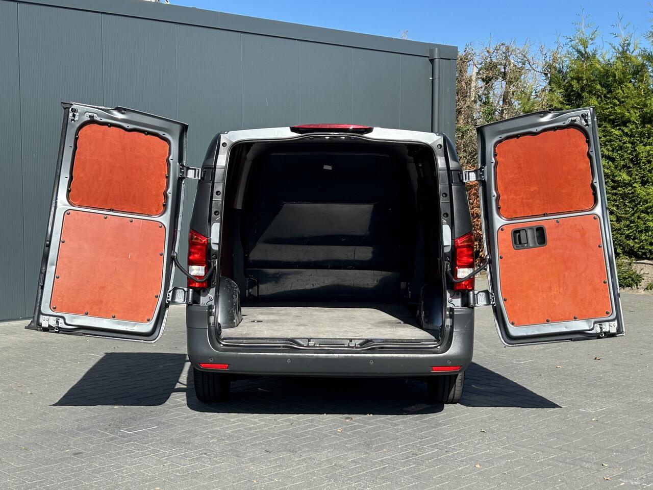 Mercedes-Benz VITO 114 CDI 136 PK / L2H1 / 1e EIG. / 35.924 KM !! / LED / ECC / CRUISE / NAVI / CAMERA / APPLE CARPLAY / PDC