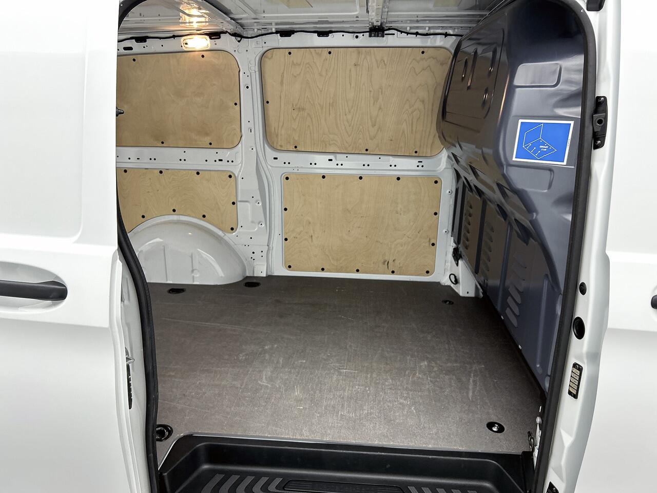 Mercedes-Benz VITO 116 CDI Lang Navi, 19" Velgen, Trekhaak, Sidebars, Camera