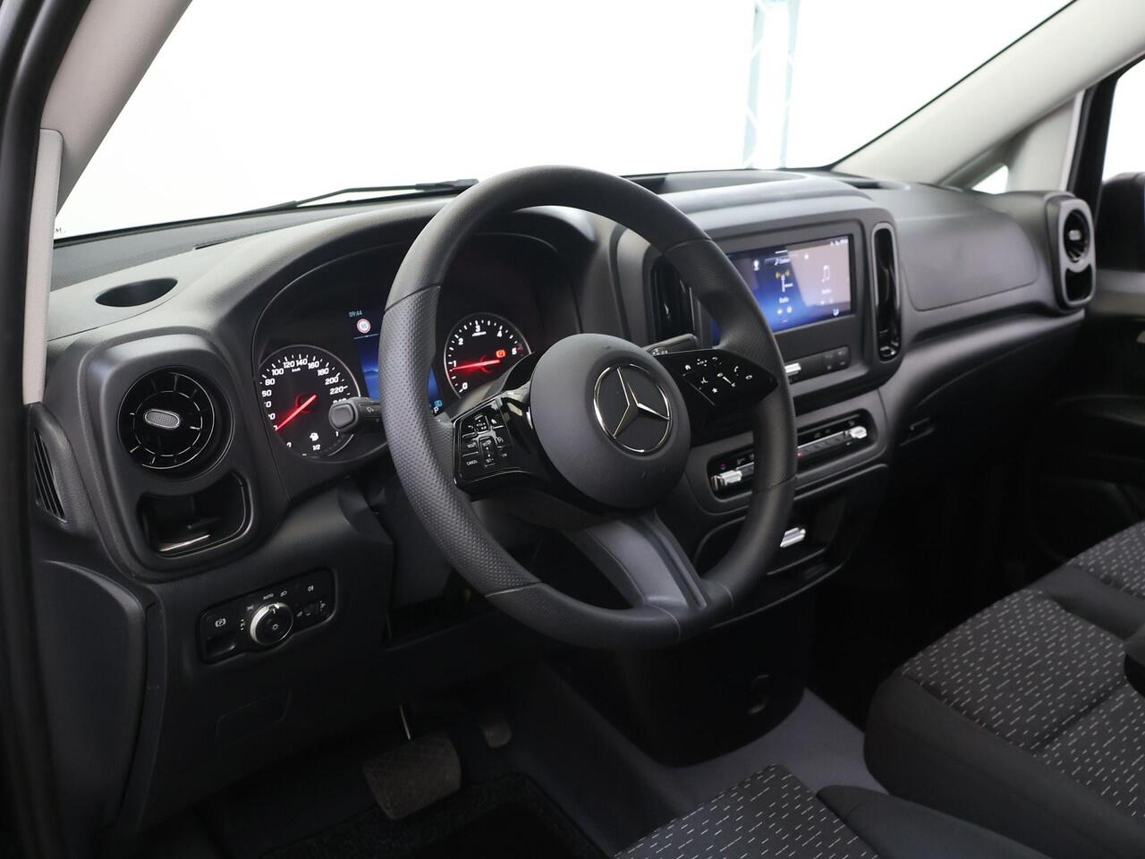 Mercedes-Benz VITO 116 CDI L2 | PRO | AUT. 2500 KG TREKHAAK AHW | STOELVERWARMING | PARKEERCAMERA | DODEHOEKASSISTENT | SPOORASSISTENT | BIJRIJDERSBANK | LAADRUIMTE BETIMMERD | METALLIC |