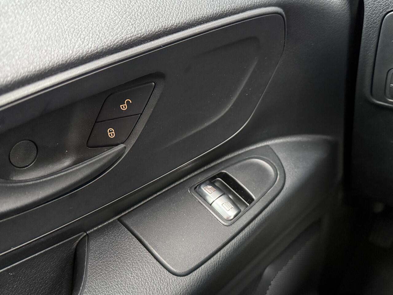 Mercedes-Benz VITO 114 CDI Lang | 3-persoons | PDC V+A | Apple Carplay | Navigatie