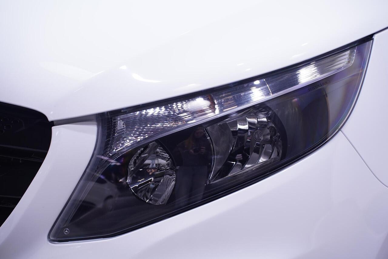 Mercedes-Benz VITO 114 CDI 136 pk Lang Airco, 19"LMV Sidebars, Bumpers in Kleur, Zwarte Grille, Cruise Control, 3-Zits